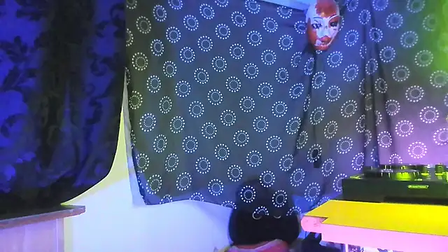 Snapshot of DjDiCKmannOnE chatting on February 10, 2:15 am DjDiCKmannOnE online show from February 10, 2:15 am