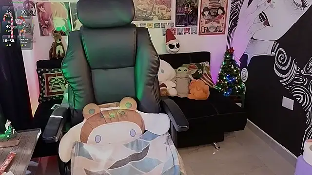 Yuhwan  online show from December 17, 5:52 pm