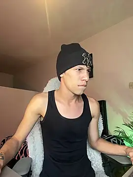 Snapshot of santiago_cutex chatting on February 15, 10:06 pm santiago cutex online show from February 15, 10:06 pm