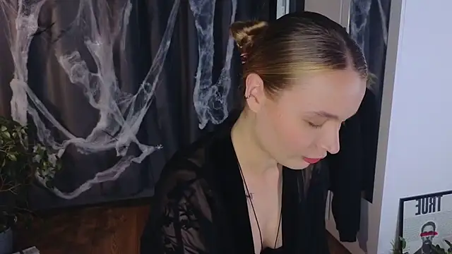 lisa schiele online show from October 30, 8:42 pm