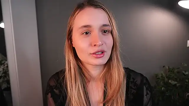 lisa schiele online show from November 26, 8:10 pm