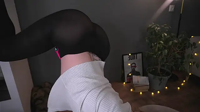 lisa schiele online show from December 21, 8:16 pm