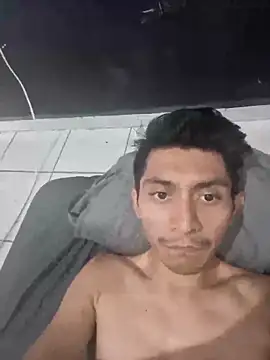 Snapshot of Yucsingl1 chatting on April 5, 6:27 pm Yucsingl1 online show from April 5, 6:27 pm