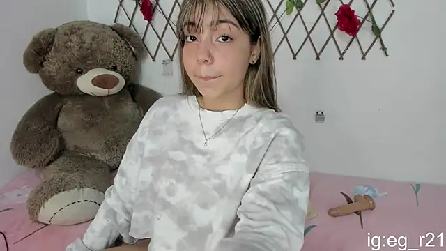 Snapshot of emma_grays2 chatting on October 10, 4:00 am emma grays2 online show from October 10, 4:00 am