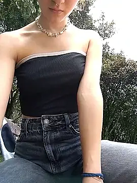 LuaBusch online show from April 25, 5:21 pm