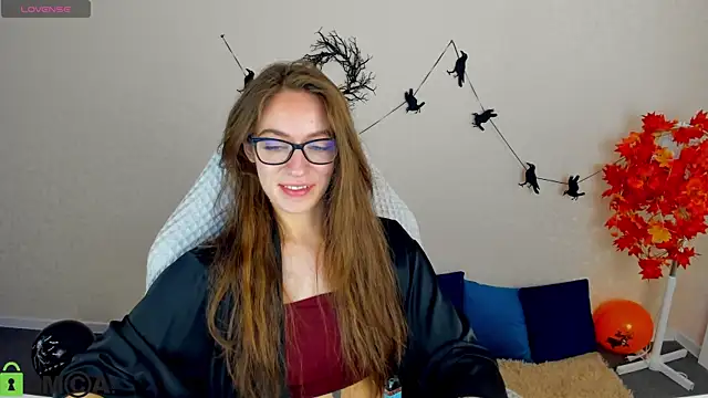 Agnes Wells online show from November 3, 9:21 am