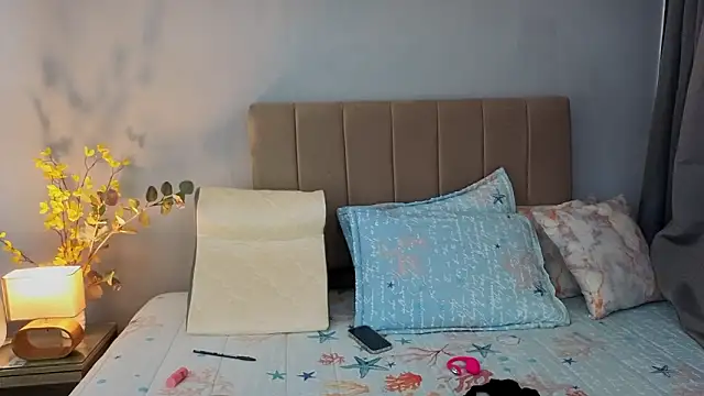 Penelophe01 online show from February 23, 7:00 pm