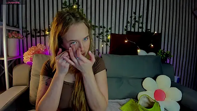 Casey Sweeet online show from March 10, 1:10 am