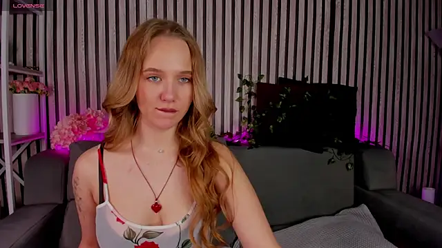 Casey Sweeet online show from April 4, 2:58 pm