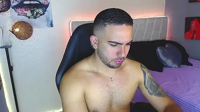 adamhairy online show from May 21, 7:10 pm