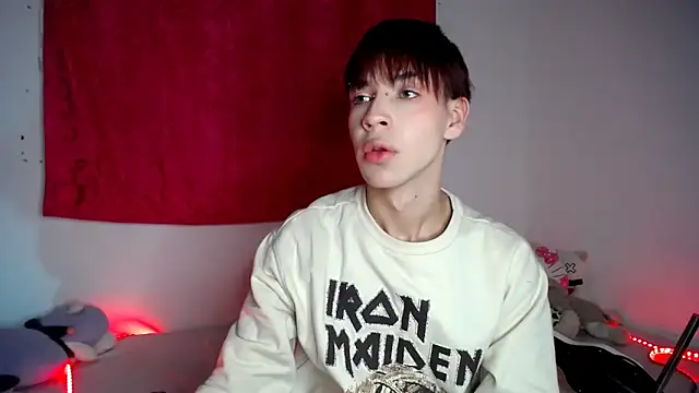 lucky stricke online show from December 19, 7:04 am