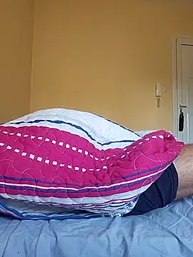 Snapshot of Nesch82 chatting on February 20, 6:59 am Nesch82 online show from February 20, 6:59 am