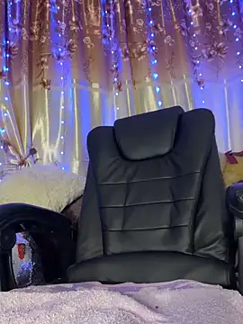 Snapshot of SquirtMilf00 chatting on February 8, 12:38 am SquirtMilf00 online show from February 8, 12:38 am