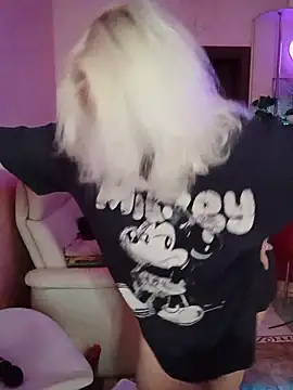 SquirtMilf00 online show from March 17, 3:11 am