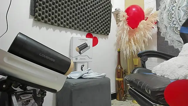 nextboywell1 online show from February 14, 9:00 pm