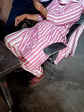 SIMRANSONU26 online show from April 15, 7:48 am