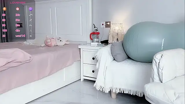 Snapshot of B-Yaya chatting on October 11, 6:17 pm B-Yaya online show from October 11, 6:17 pm