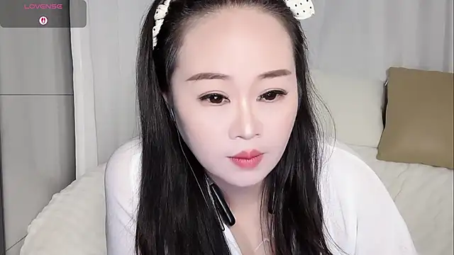 Snapshot of B-Yaya chatting on November 17, 10:10 am B-Yaya online show from November 17, 10:10 am