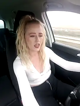 DeeA Blondy online show from January 7, 12:07 pm