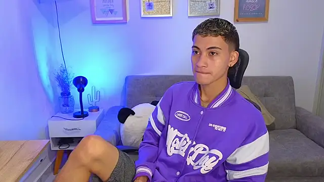 yulian vasquez online show from November 26, 12:17 pm