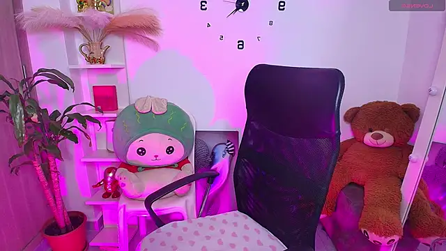 sharlottxl online show from May 23, 12:49 am