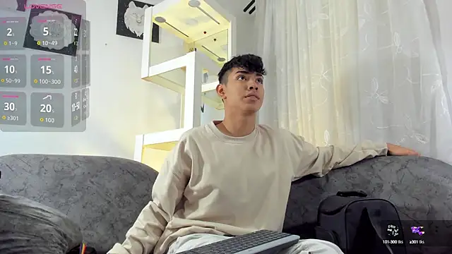 LoganTwink18 online show from September 17, 1:24 pm