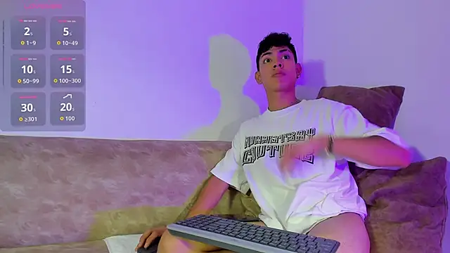 LoganTwink18 online show from October 31, 1:28 am