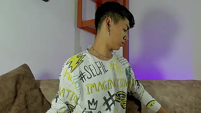 LoganTwink18 online show from November 2, 11:56 am