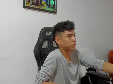 LoganTwink18 online show from March 3, 2:45 pm