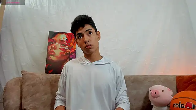 LoganTwink18 online show from March 27, 12:27 pm