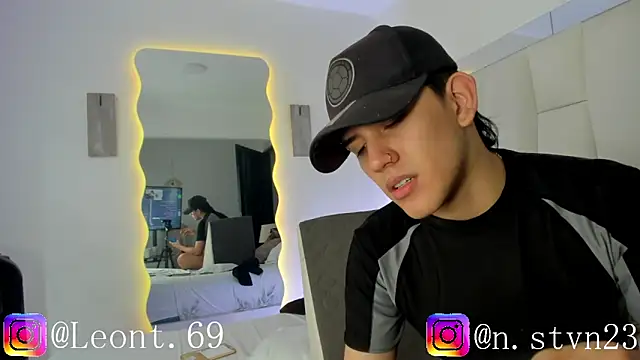 LoganTwink18 online show from April 7, 1:33 pm