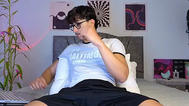 LatinReall online show from December 5, 1:03 am