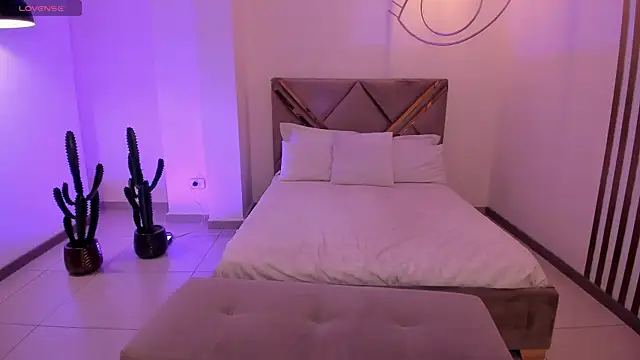 AmbarJames  online show from January 12, 11:59 am