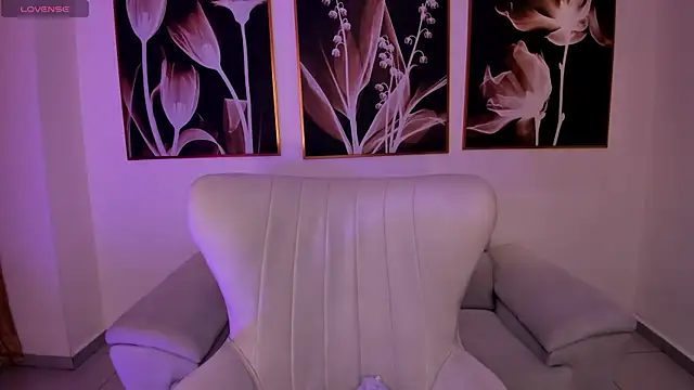 Snapshot of AmbarJames_ chatting on March 16, 12:09 pm AmbarJames online show from March 16, 12:09 pm