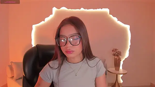 Snapshot of SophieHouston_ chatting on June 27, 3:44 am SophieHouston online show from June 27, 3:44 am