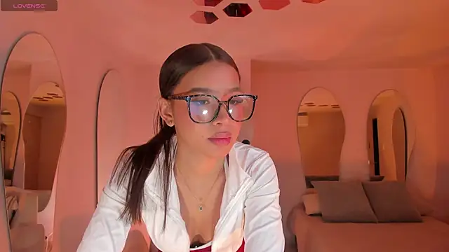 Snapshot of SophieHouston_ chatting on July 1, 2:24 am SophieHouston online show from July 1, 2:24 am