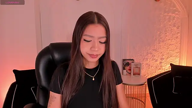 Snapshot of SophieHouston_ chatting on July 13, 4:48 am SophieHouston online show from July 13, 4:48 am