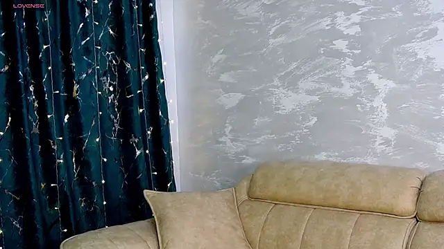 Snapshot of KaylaLewys chatting on January 16, 6:34 pm KaylaLewys online show from January 16, 6:34 pm