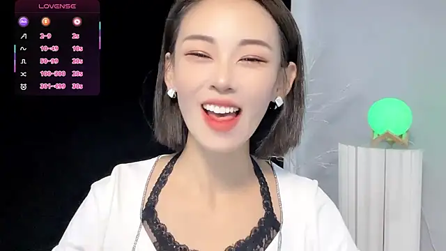 xiaoyue8888 online show from September 13, 12:21 am