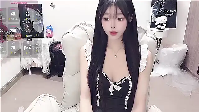 Snapshot of -EEBABY chatting on June 8, 1:33 pm -EEBABY online show from June 8, 1:33 pm