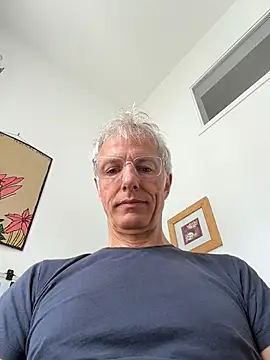 Snapshot of SexyLeon8 chatting on June 5, 9:15 am SexyLeon8 online show from June 5, 9:15 am