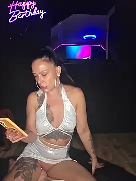 littleladyshelly online show from May 20, 1:28 pm