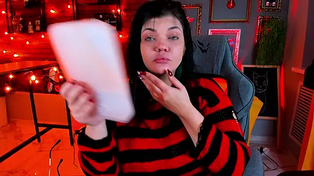 MaryHarrys online show from October 11, 8:51 pm