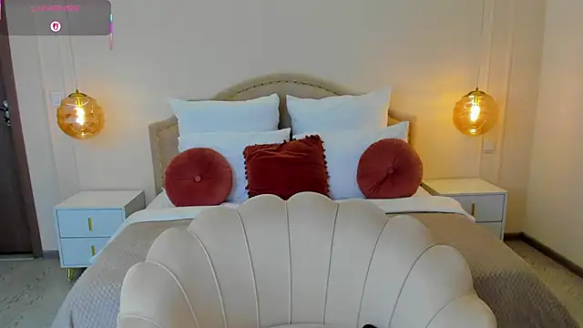 MilaMour online show from December 3, 8:18 pm