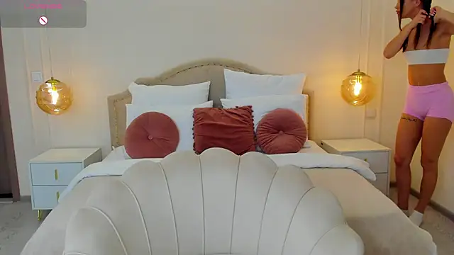 Snapshot of MilaMour chatting on January 16, 8:24 pm MilaMour online show from January 16, 8:24 pm