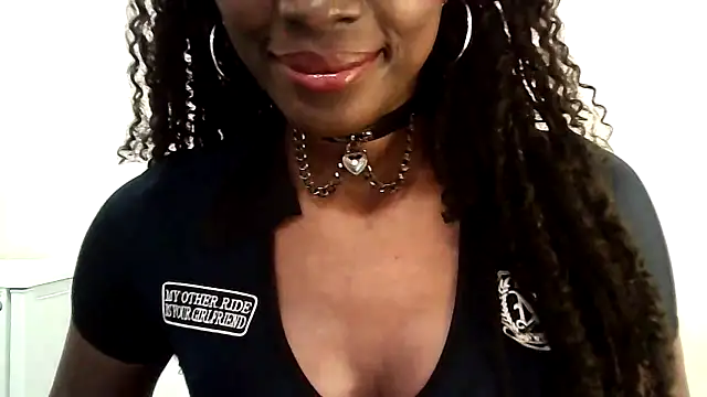 Snapshot of Chatdoll2 chatting on October 18, 6:19 pm Chatdoll2 online show from October 18, 6:19 pm