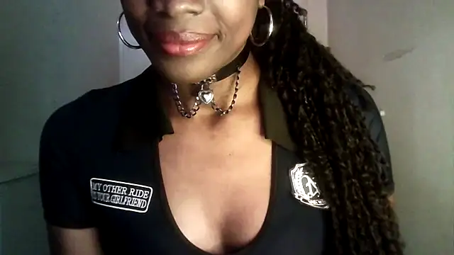 Snapshot of Chatdoll2 chatting on November 23, 6:08 pm Chatdoll2 online show from November 23, 6:08 pm