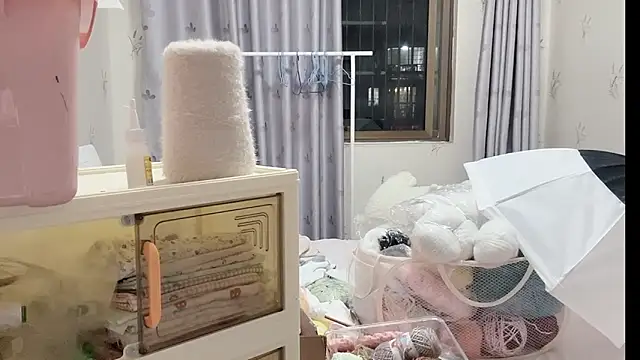 Snapshot of puppy-999 chatting on December 16, 10:42 am puppy-999 online show from December 16, 10:42 am