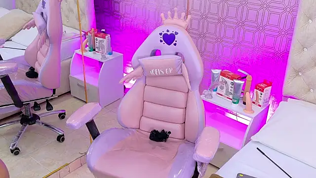 Becca Grims online show from November 13, 3:27 am