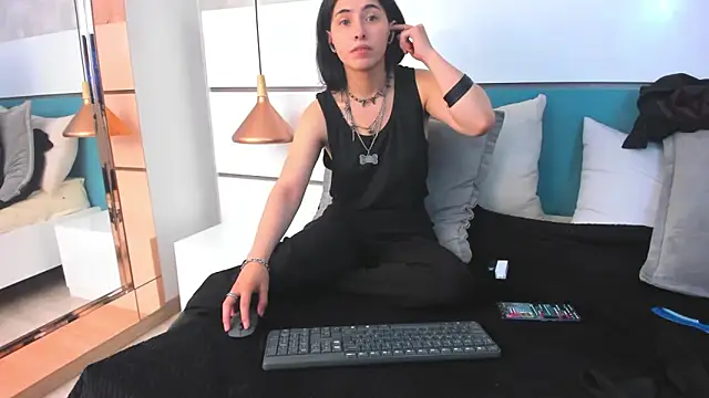 Ashkoreh online show from February 17, 8:59 pm